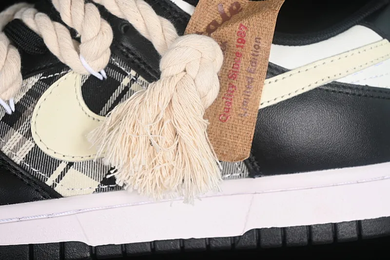 All categories Nk SB Dunk series Nk SB Dunk Low low-top sneakers Nk Dunk Low Fire Heart Scottish distressed panda SB deconstructed strap low-top retro casual sneakers DD1391-100